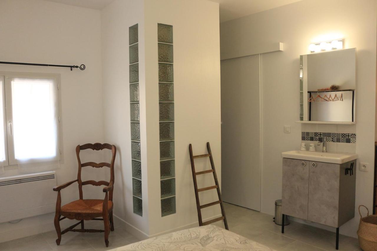 Maisonnette Ocelia 2 Personnes Port De La Madrague Holiday home Marseille
